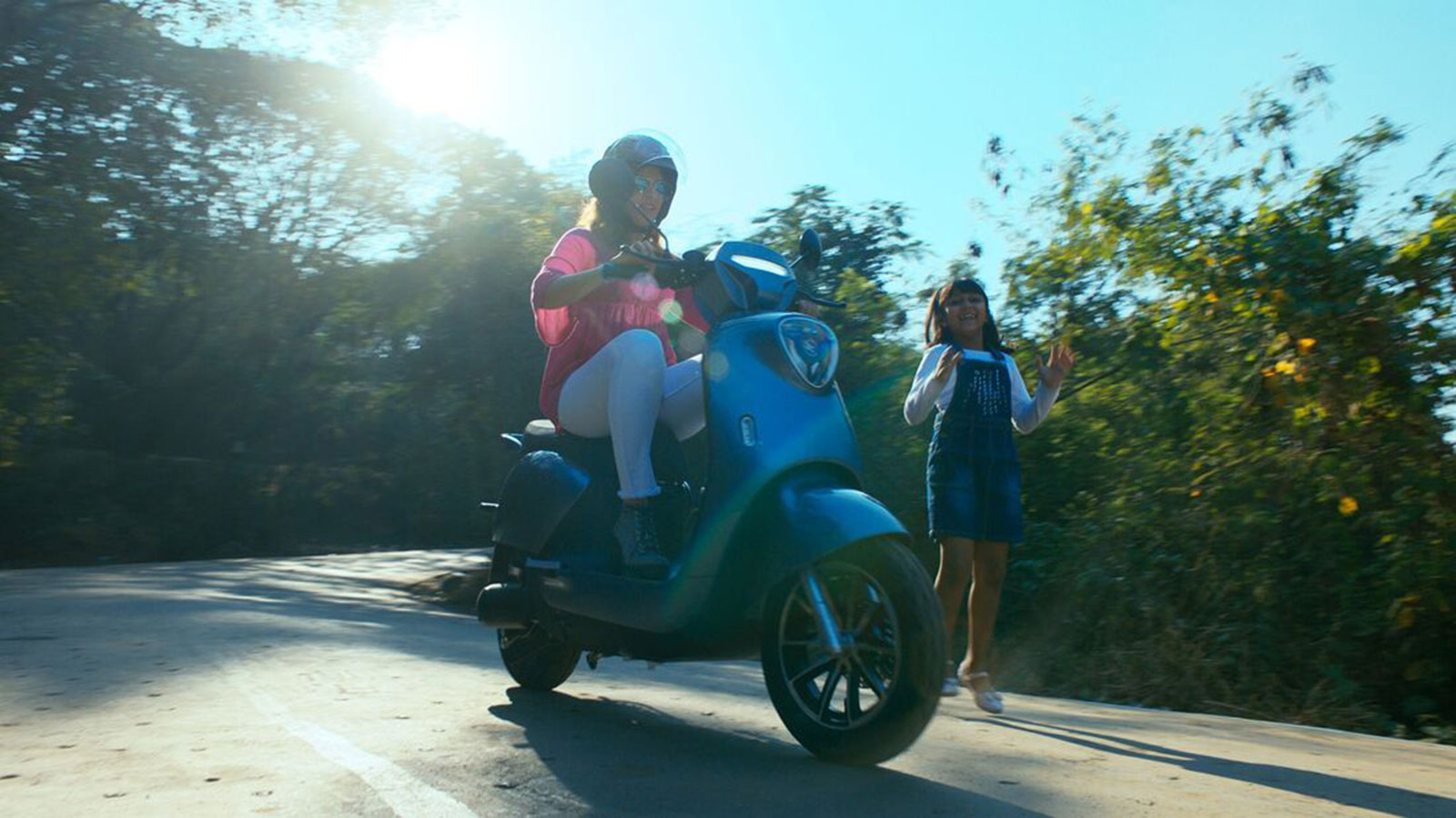 Linger X: Το ηλεκτρικό σκούτερ που στέκεται μόνο του